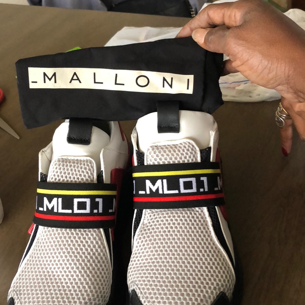 Malloni sneakers with sack Brand new..